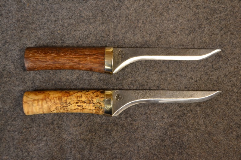 Nylkypuukko merbau- (130€) ja visakoivukahvalla (120€)